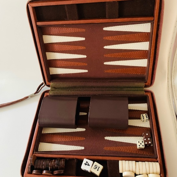 Backgammon set in faux leather case - Picture 1 of 9